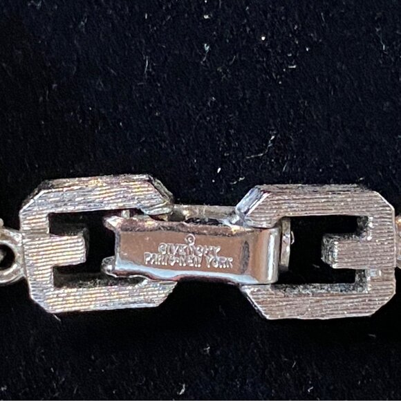 Givenchy 16" Vintage Imitation Pearl Necklace With Rhinestone Clasp - Picture 6 of 9